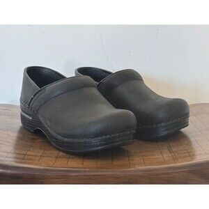 🏷️ Title: Dansko Black Matte Leather Clogs Womens EU 37 Slip On Nursing Comfor